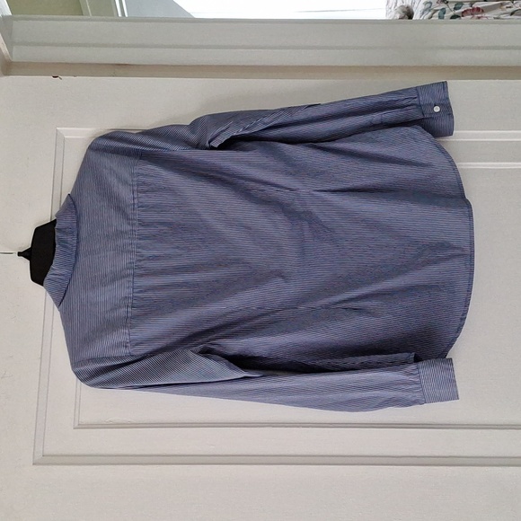 NYDJ COTTON WOMENS SHIRT. ALWAYS CRISP LOOKING BLUE AND WHITE STRIPED SHIRT - Picture 2 of 5